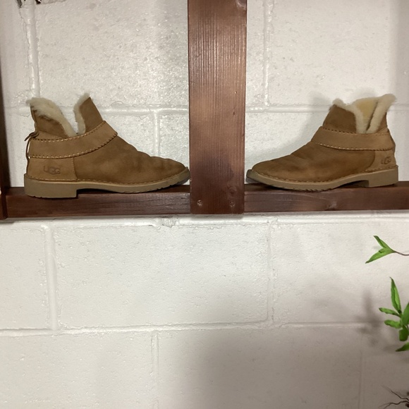 UGG | Boots | Size 8 | Tan | Excellent Condition - Picture 2 of 4